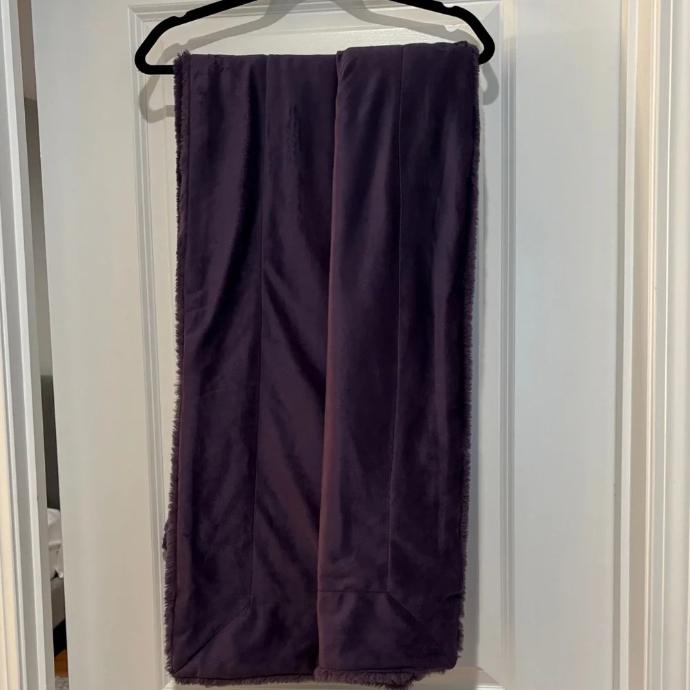 Vince Camuto Deep Purple Throw Blanket - Picture 3 of 4